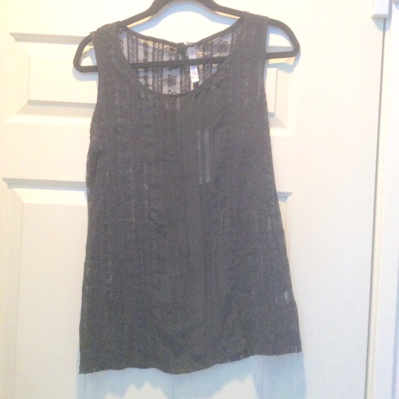 Picture doesn't do this top justice! - Picture 3 of 3